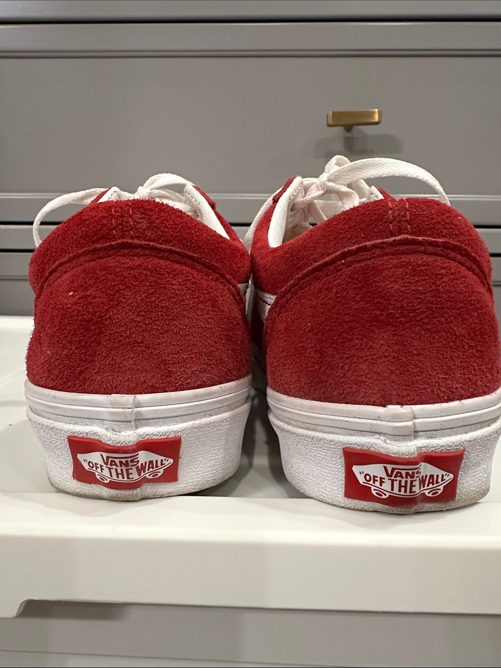 Vans Classic Low-Top Sneakers in Suede Red with White Stripe - Picture 2 of 4